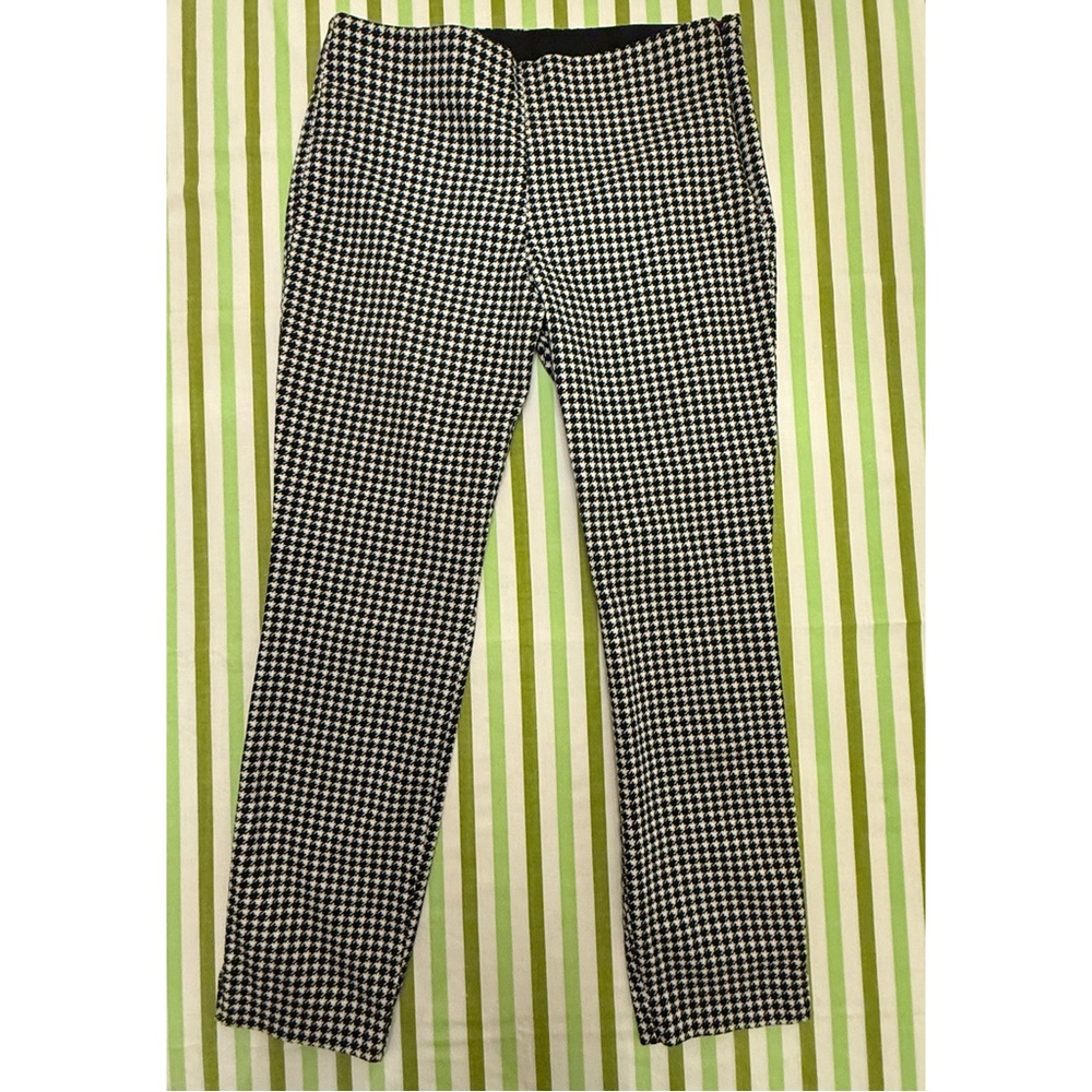 old navy high waist fitted capri pants, black and white houndstooth check size 6